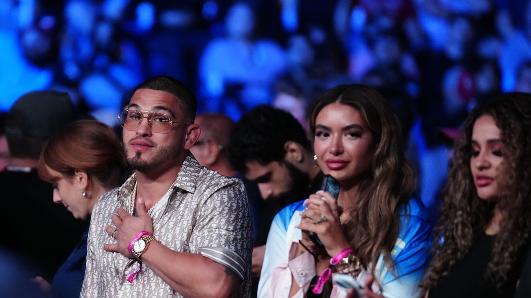 Američan řval bolestí, když se mu zasekl prst v pletivu, rozhodčí musel pohotově zasáhnout. Zakladatel organizace těžko hledal slova