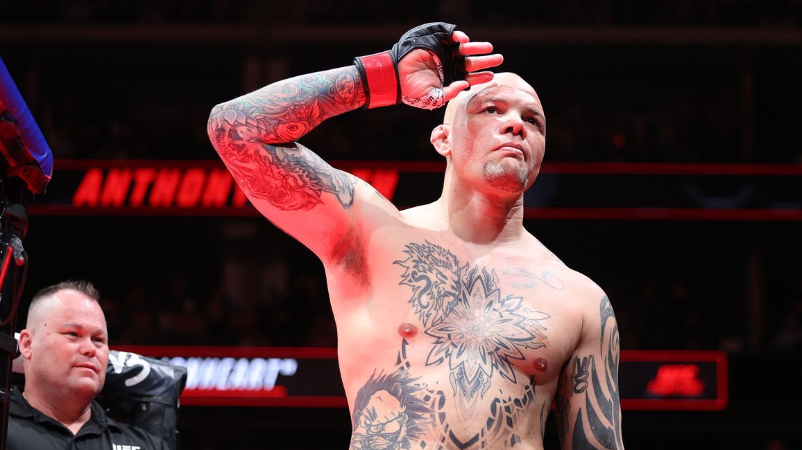 Drsná porážka, konec kariéry a vztyčený prostředníček. UFC veterán vysvětlil, proč vystartoval na neukázněného fanouška