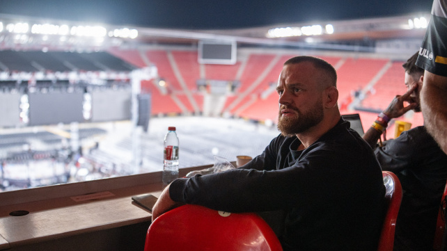 Patrik Kincl reaguje na výzvu od drzého Pukače, ve hře je i další soupeř
