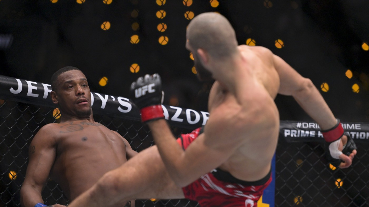 Jsem kouzelník, chlubí se Jamahal Hill krátce před dalším zápasem. Od soupeře čeká tvrdé bomby