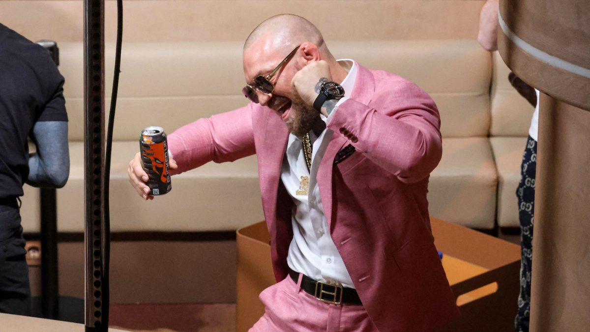 Dělovky od McGregora snesl jako šampion, řekl majitel klubu o napadení svého zaměstnance. Dojde na trestní oznámení?