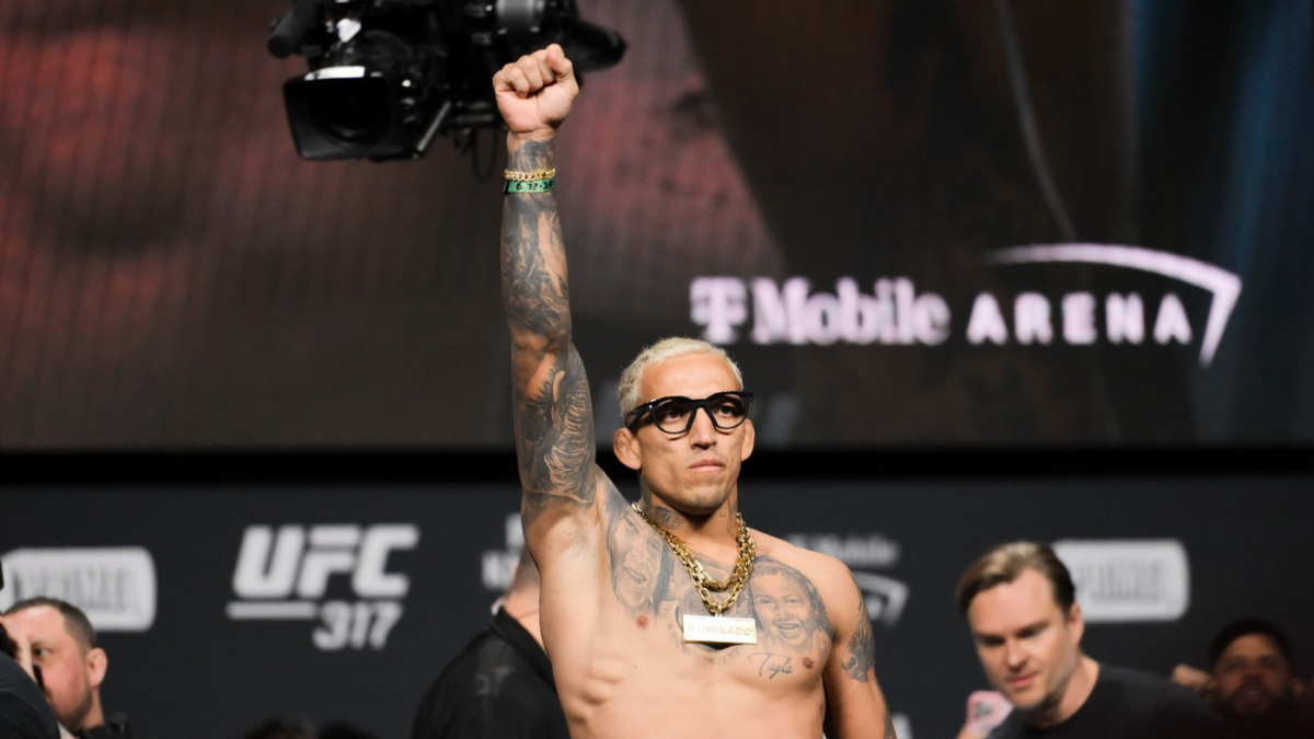 Topuria, nebo Oliveira? Redakce tipuje výsledky zápasů turnaje UFC 317