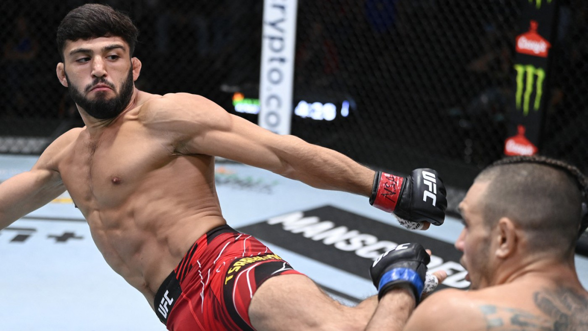 VIDEO: Arman Tsarukyan kopem z otočky vystřelil trenéra z klece