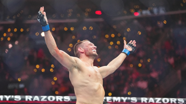 Chce titulovou šanci? Je naivní! Bojovníci reagují na vyrovnanou bitvu mezi Robertem Whittakerem a Reinierem de Ridderem