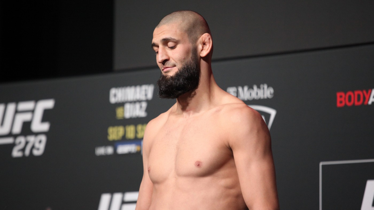 Další problém v UFC? K víkendovému souboji mezi Du Plessisem a Chimaevem nedojde, tvrdí náhradník