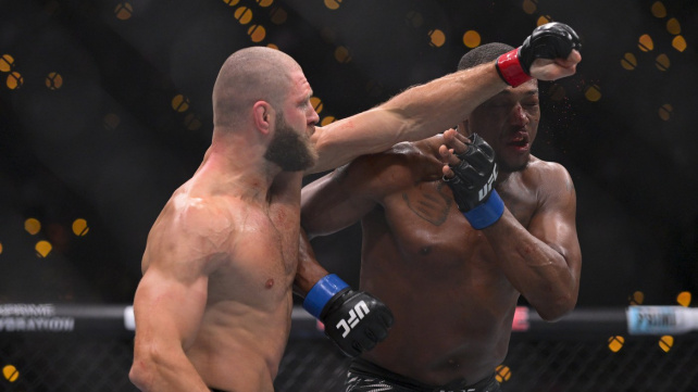 Jamahala Hilla vybučeli vlastní fanoušci. Američan ztratil nervy a začal je ponižovat