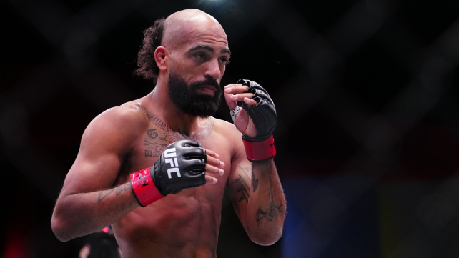 Bomba přímo na bradu. Charles Johnson předvedl parádní obrat