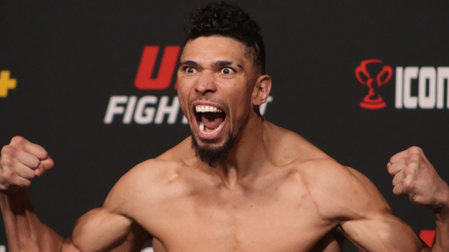 Brada ze železa? Johnny Walker emotivně zhodnotil vítězství nad čínskou mašinou na knockouty