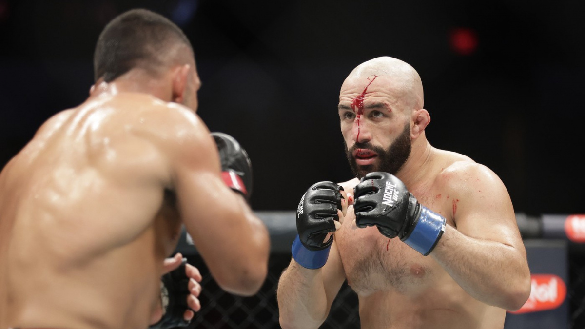 Největší smolař v UFC: Američana krátce před zápasem srazilo auto, do boje šel zraněný