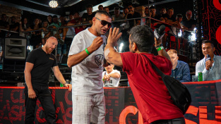 Hvězda filmu Na plech se vysmála výškově handicapovaným soupeřům z Clashe