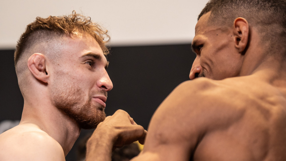 Nauč se anglicky, uzemnil Frimpong Reinderse. Gabala následně chytil pod krkem