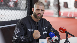 Aspinall je zbabělec? Fanoušci vzpomínají, jak se s dloubancem do oka vyrovnal Procházka