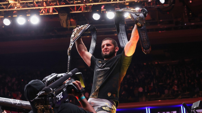 Nejnudnější šampion v UFC? Bojovníci reagují na dominanci Islama Makhacheva