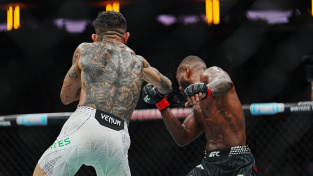 Bývalého UFC šampiona trefil na bradu a odpojil mu mozek. Alex Pereira nemohl uvěřit svým očím