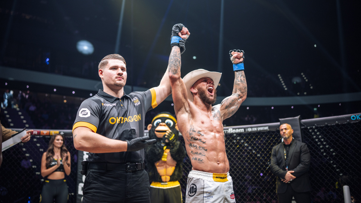 Kovboj Kohout otočil zápas, soupeře brutálně loktoval. Diváci bučeli