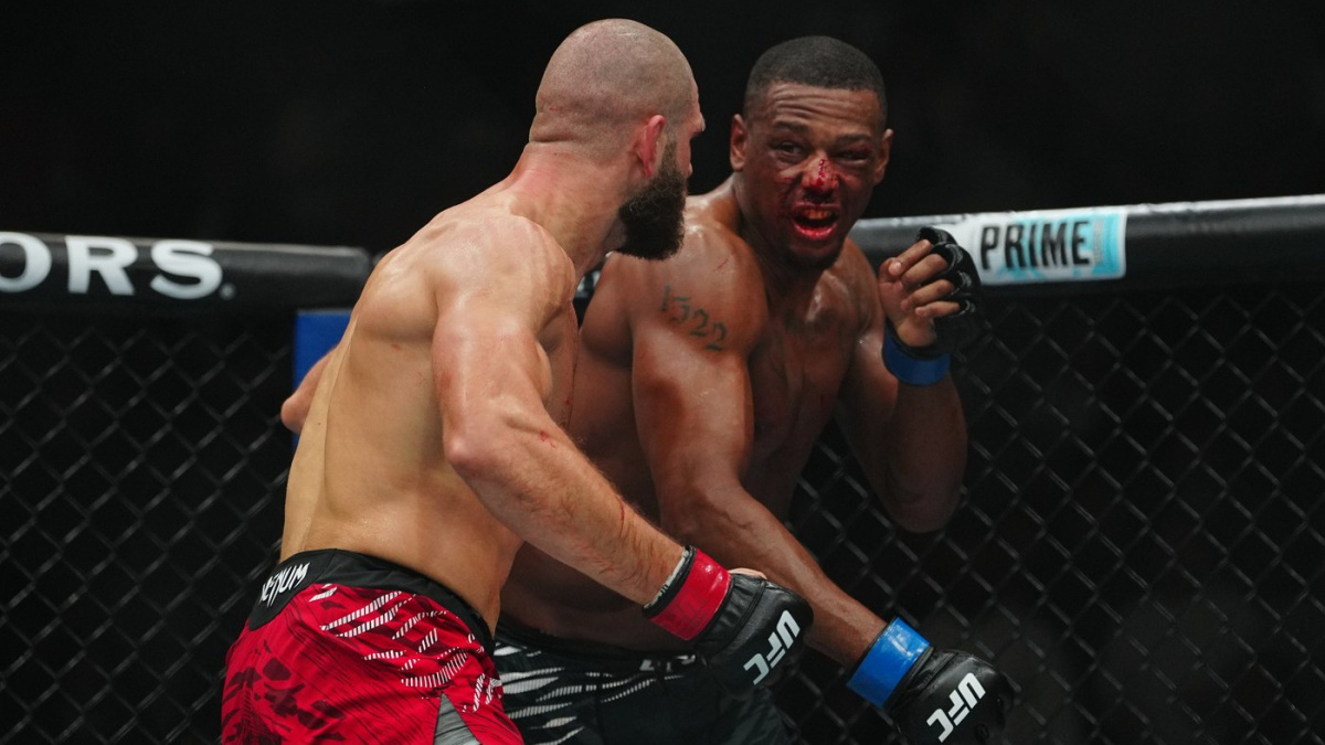 Vypnu tě, křičel vytočený Jamahal Hill na bývalou šampionku, když bránil svou partnerku