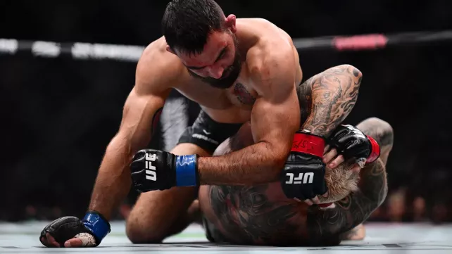 Saint-Denis předvedl brutální ofenzivu, Hookera dostal pod ostrou palbu