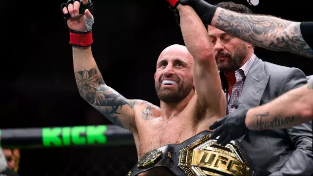 Zvláštní rozhodnutí ze strany UFC? Bojovníci reagují na titulovou odvetu mezi Volkanovskim a Lopesem