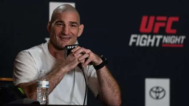 Strickland, nebo Hernandez? UFC elita tipuje výsledek hlavního zápasu víkendového turnaje