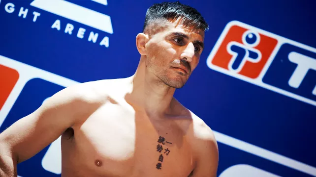 Komplikace v RFA. Americký šampion selhal už na váze, organizace mu odebrala titul