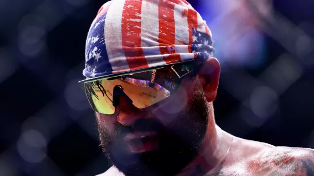 Urazil Procházku, v kleci pak doručil jeden z nejšílenějších zápasů všech dob. Josh Hokit se stal novou hvězdou UFC