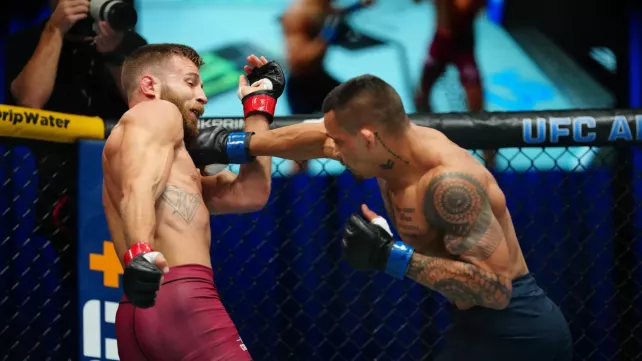 Brazilec během své premiéry v UFC trefil pekelný hák, k zemi padalo bezvládné tělo