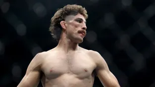 Divoký knírač sestřelil veterána UFC, v kleci si pak zapálil cigaretu