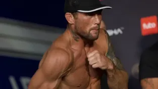 Gorila z UFC doručila parádní knockout v boxu bez rukavic, soupeř byl úplně mimo