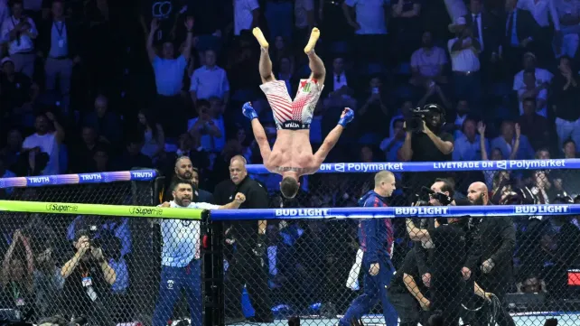 Šok v UFC: Fantastický Gaethje rozdrtil Topuriu a pak se málem zmrzačil