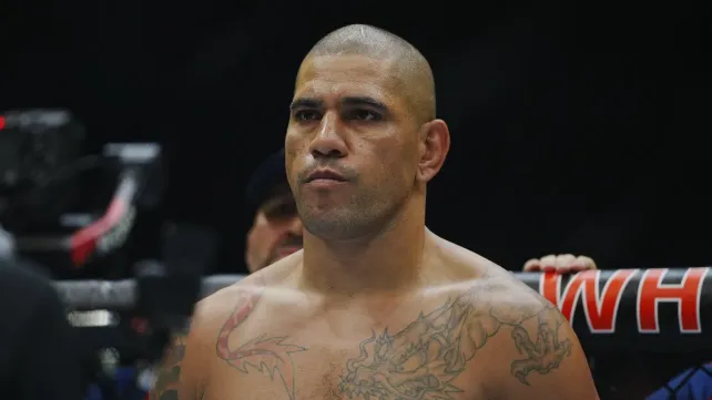 Naštvaný Alex Pereira si postěžoval na UFC