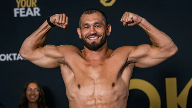 Neuvěřitelné! Hvězdný Muradov sestřelil šampiona Oktagonu, po zápase se obořil na promotéra