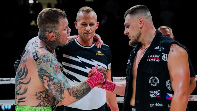 Hádka s trenérem a ručník v ringu. Mikulášek reaguje na dramatický zápas