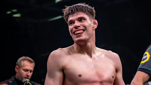 Sympaťák z Oktagonu vybojoval vstupenku do UFC a rovnou se zapsal do historie