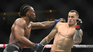 Roberto Soldič šel v UFC dvakrát k zemi, pak ukázal svou pověstnou sílu a soupeře začal demolovat